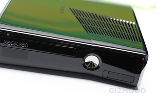 Illustration for article titled The New Xbox 360 in Person: So Glossy It Hurts